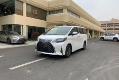 雷克萨斯LM在2月24日正式上市，目前实车已经到店