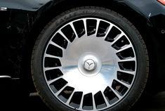 人见人爱 12缸双色大轿车 MAYBACH S650