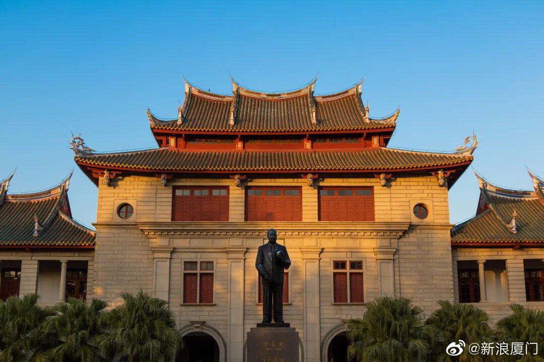 七夕节最“硬核”礼物：厦大物理系新生的钻戒，莫桑石...