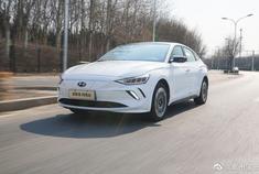 一个汉堡跑一百公里 买个菲斯塔纯电动不香吗？