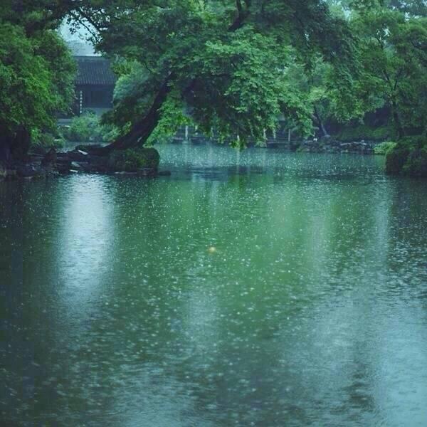 春水碧于天,画船听雨眠 —— 烟雨江南