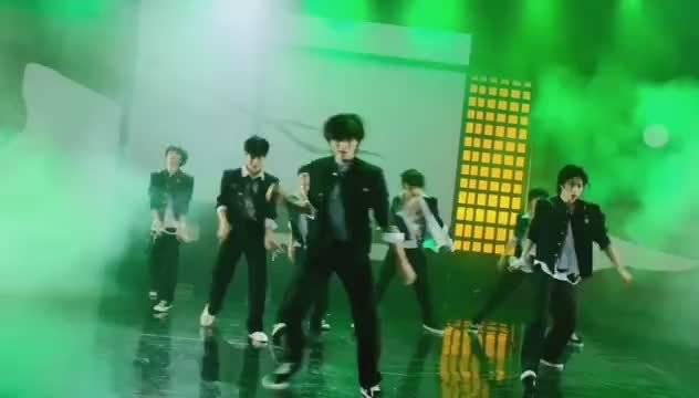 宋亚轩《intro 英雄;kick it》舞台精彩cut 全新风格