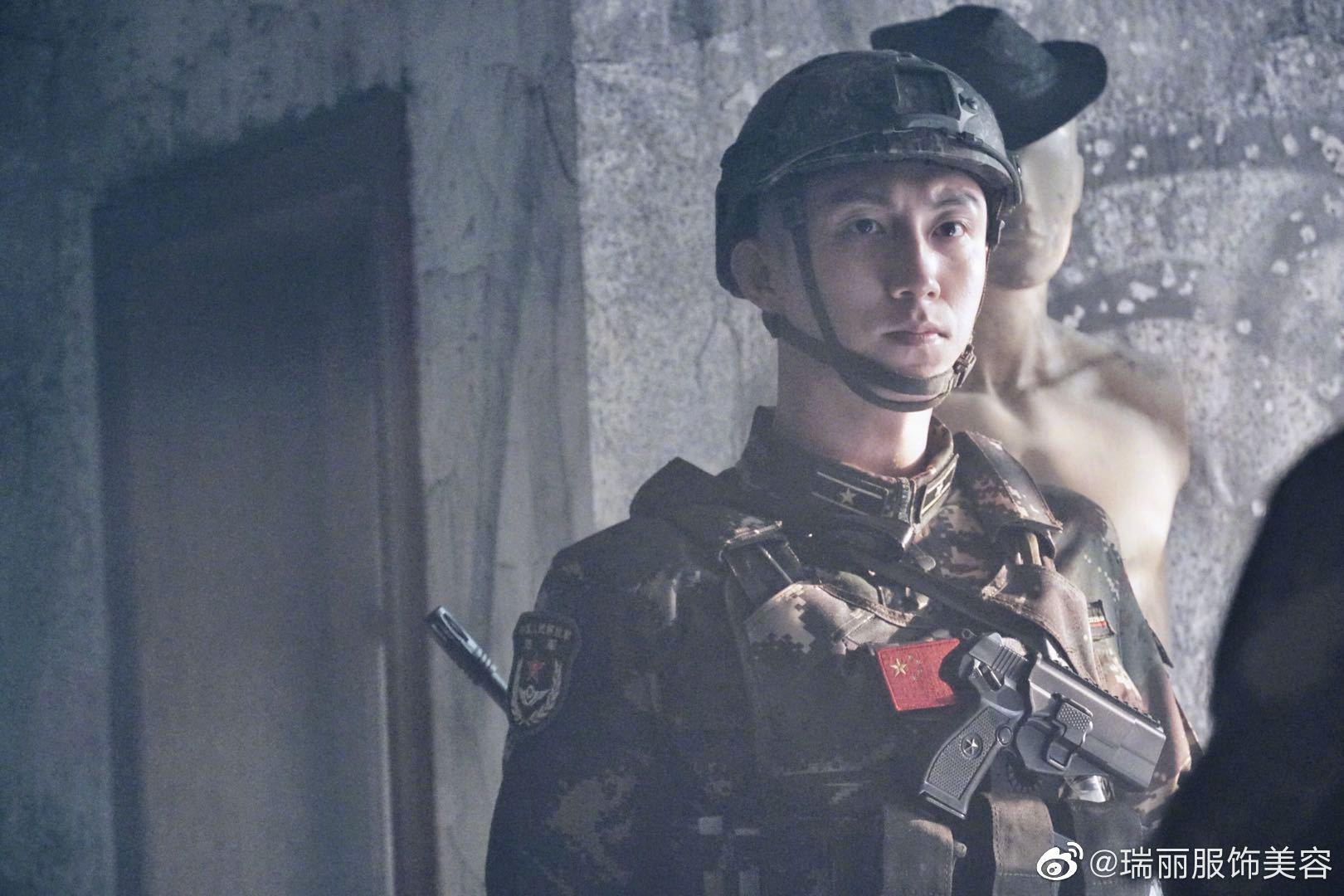 电视剧《亲爱的戎装》黄景瑜最新特种兵剧照露出