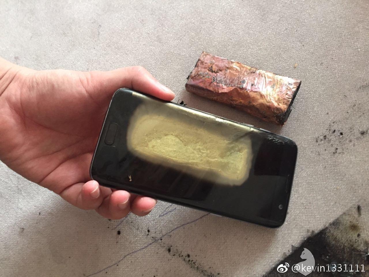 一声的爆炸声惊醒,慌乱中我发现睡觉前放在床头充电的三星s7 edge手机