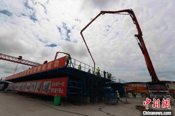 汕汕铁路建设进入新阶段,提前52天开启制梁。 徐磊 摄