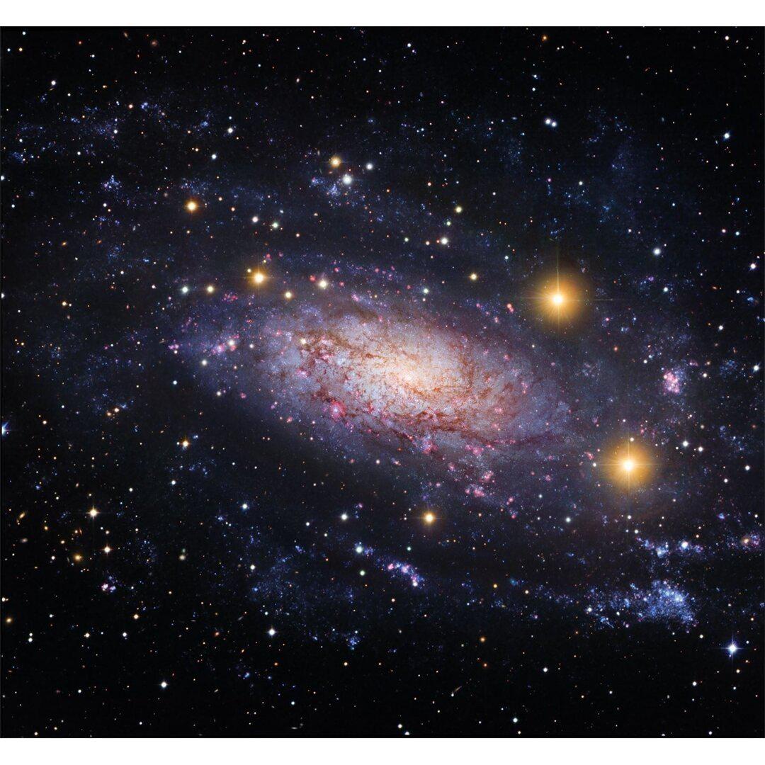 ngc 3621是一个场旋星系,位于九头蛇星座赤道附近