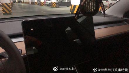 特斯拉App宕机 车主体验黑屏盲驾