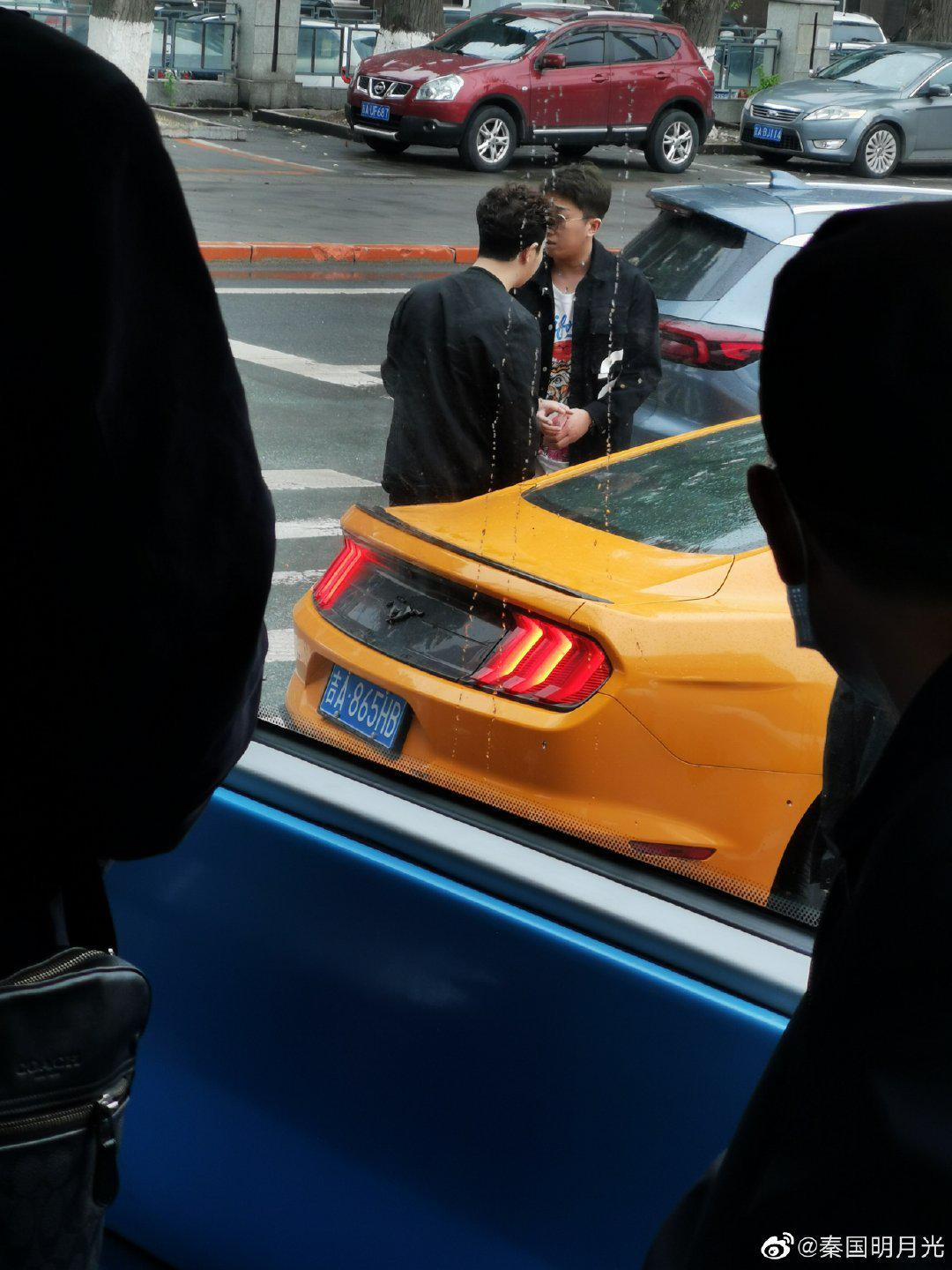 网友:长春54路电车撞上小跑车