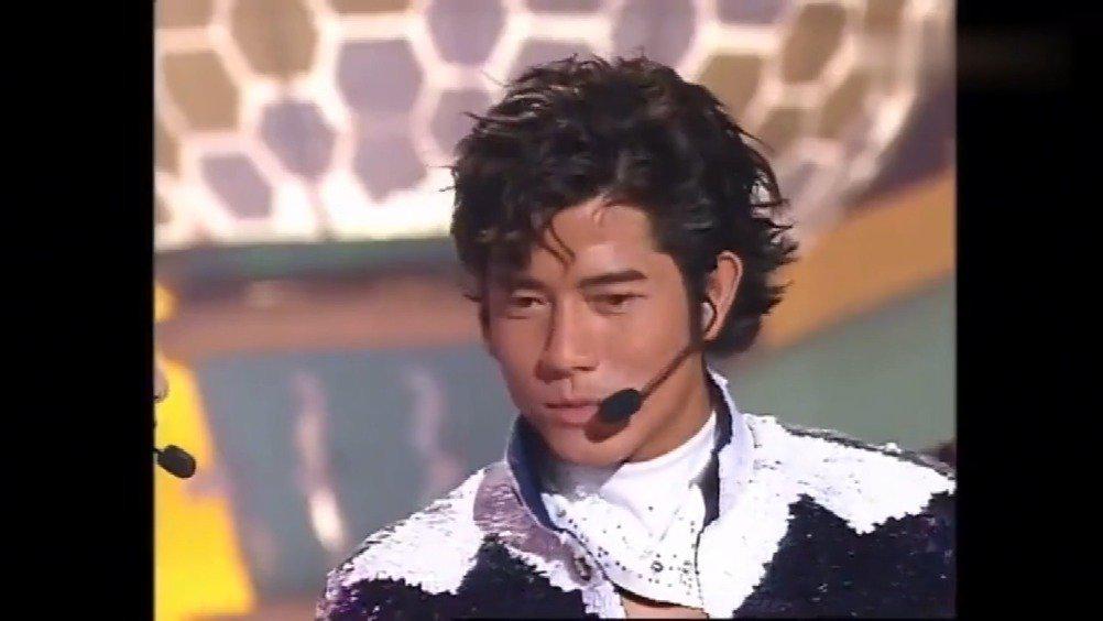 2001年港姐决赛，郭富城李玟演唱《芭啦芭啦樱之花》，太精彩了