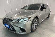 粉丝问选择雷克萨斯LS还是宝马7系？要低调选LS....