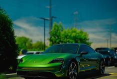 保时捷Taycan一只不会叫的绿青蛙