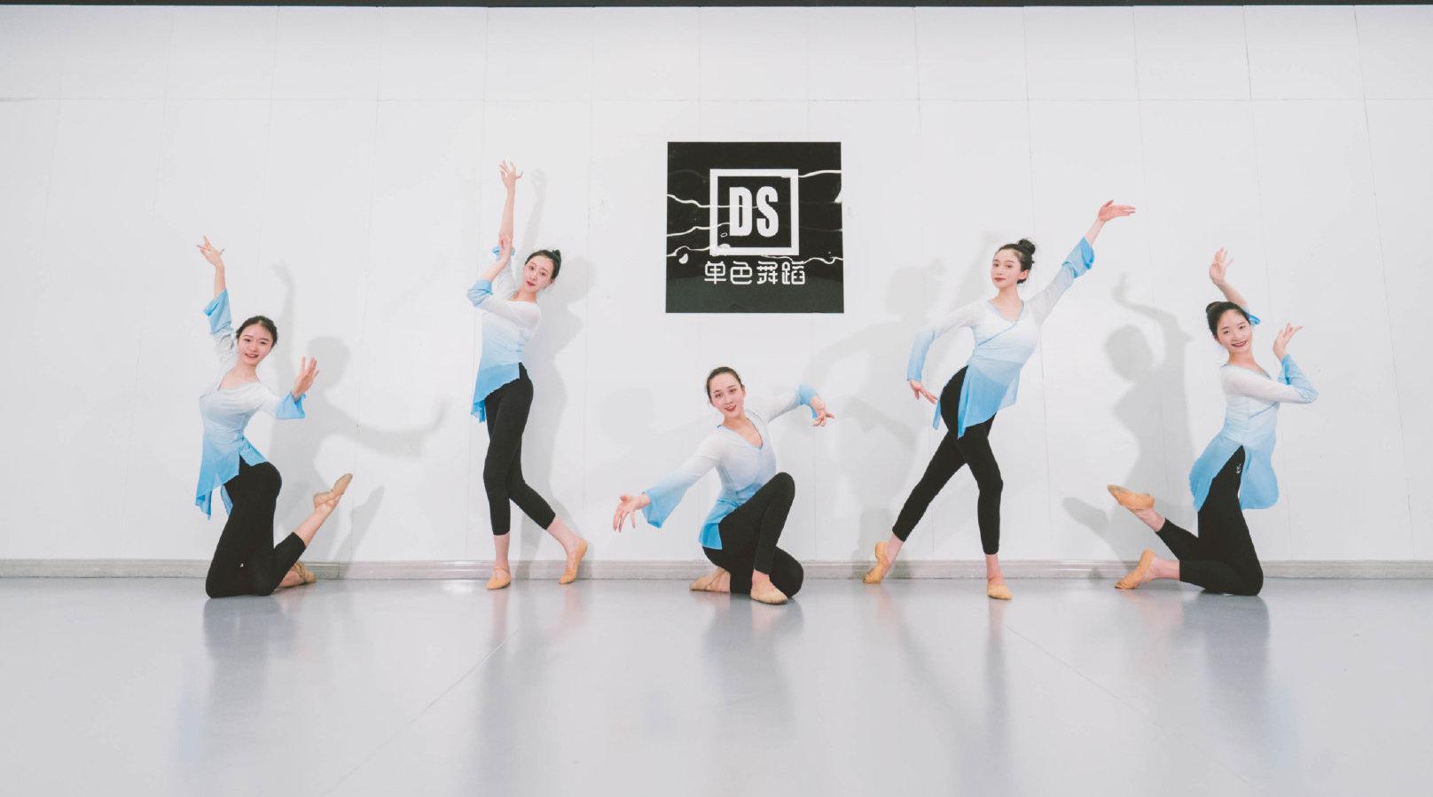 我院原创作品《回家》入选第十届中国舞蹈“荷花奖”当代舞、现代舞评奖-舞蹈学院