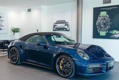 蓝色的保时捷911 Turbo S敞篷版漂亮吗？