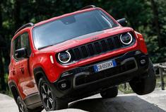 新JEEP自由侠，新车搭载1.3T发动机和11.4kWh电机