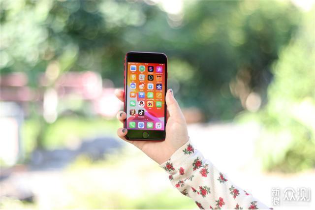 比iphone se2还小:3寸屏jelly 2手机来了!