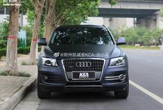 奥迪Q5超哑黑幻蓝 顾名思义 整车看起来黑色之中变幻着蓝色