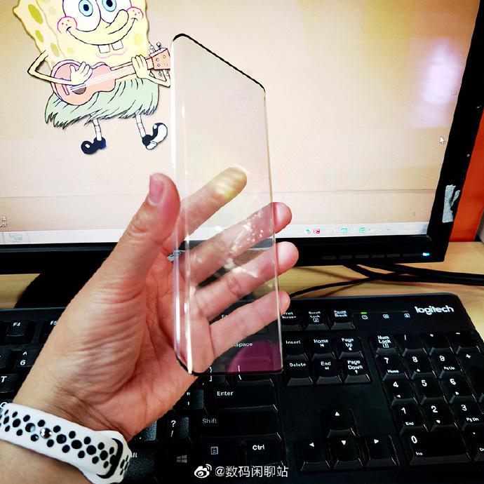 华为Mate40 Pro钢化膜再曝光:曲率较大
