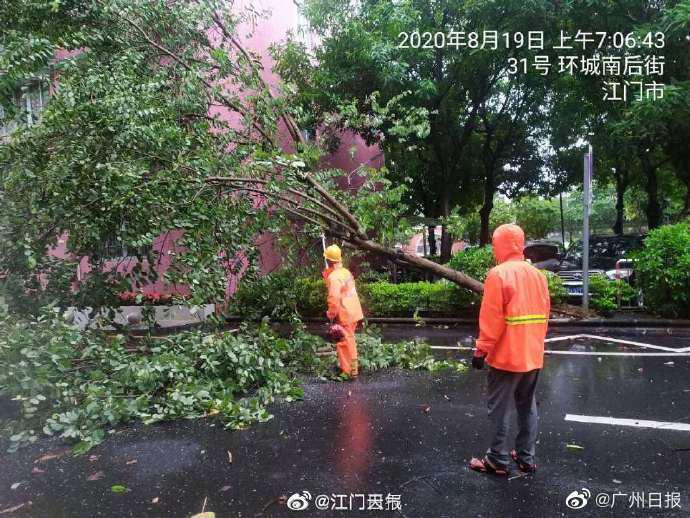 广州江门大暴雨伴有13级大风 台山新会暴雨红色预警
