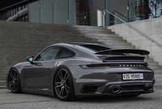 贴地飞行灰色 保时捷911 Turbo S