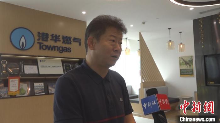 港华燃气成都分公司高级副总裁徐林接受中新网采访。 何美琨 摄
