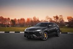 晨曦下的Lamborghini Urus。美的令人窒息。