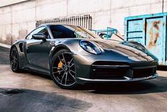 保时捷911 Turbo S，前脸看起来还是很凶悍的