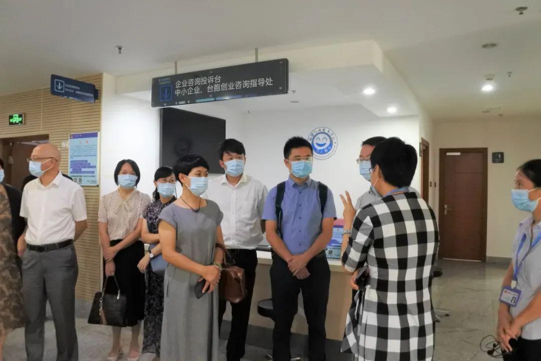 走进区行政服务中心