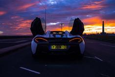 敞篷，蝴蝶门，背影太美了，这样的迈凯伦谁不心动