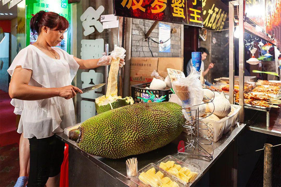 武汉的“汉味小吃第一巷”,不过150米长,1年却接待游客过千万