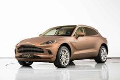 2020款阿斯顿马丁DBX 4.0T整体采用家族式外观设计，优雅大气