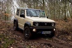 新款铃木吉姆尼穿越丛林之旅，麻雀虽小五脏俱全。