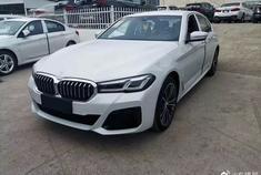 新款宝马5系到店实拍，尺寸更大，颜值更高，配置更丰富！