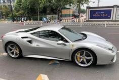 法拉利488GTB，这样颜色的很少