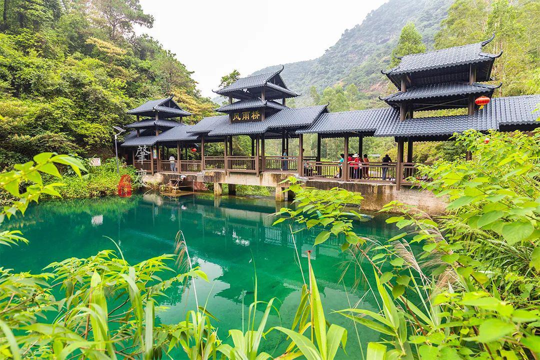广东有个小九寨沟真奢侈,竟然利用天然山泉水开设水上乐园