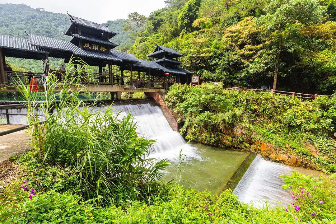 广东有个小九寨沟真奢侈,竟然利用天然山泉水开设水上乐园