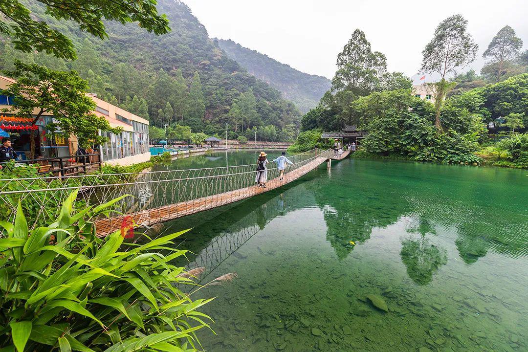 广东有个小九寨沟真奢侈,竟然利用天然山泉水开设水上乐园