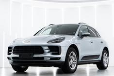 保时捷Macan，白云石金属漆，这个颜色看起来也比较赞。