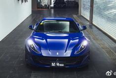 法拉利812，宝蓝色多了几分沉稳诶