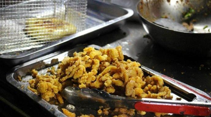 又是別人家的大學(xué)！陜西一高校設(shè)夜市一條街