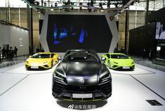 兰博基尼展台1台urus，2台小牛，遗憾没有把Huracan STO带来广州