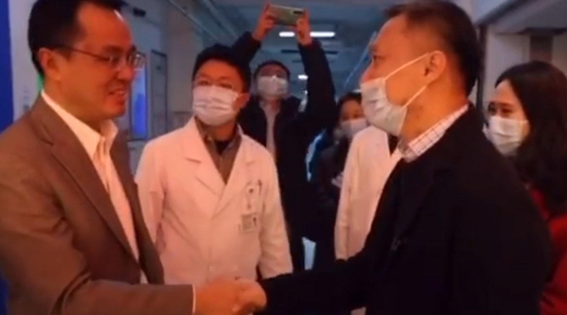 “黑脸”医生易凡进京感谢援鄂医疗队：终于能看清他们的样子
