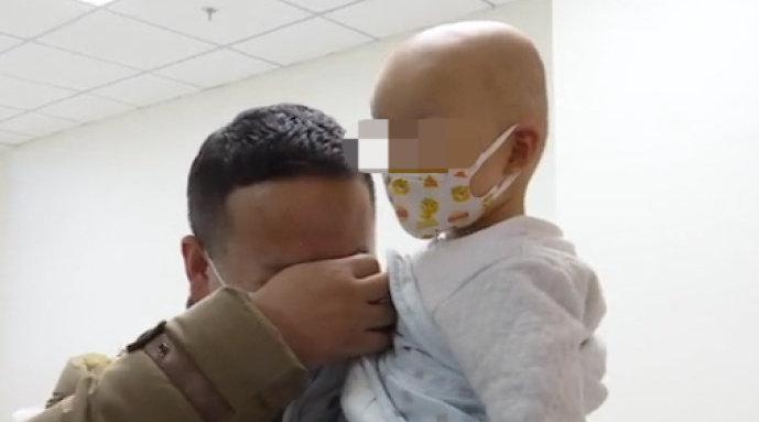 安徽援鄂护师2岁儿子患白血病  武汉志愿者助其子到汉治疗