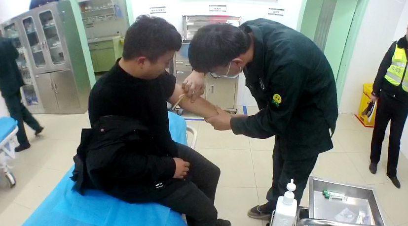 男子和女友吵架后舉報(bào)自己酒駕：“想進(jìn)去靜靜”