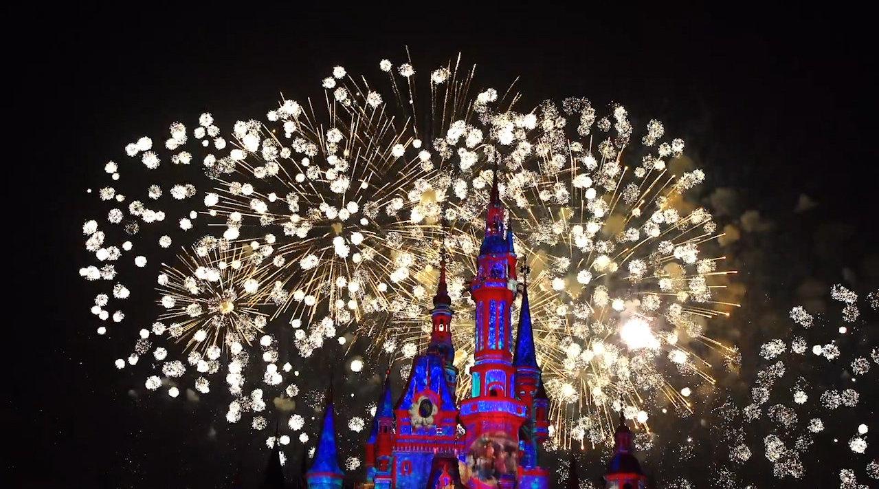 上海迪士尼燃放特别烟花