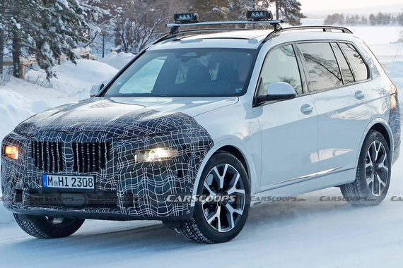 宝马2022款X7冬季路测谍照曝光 前脸提升造型受关注