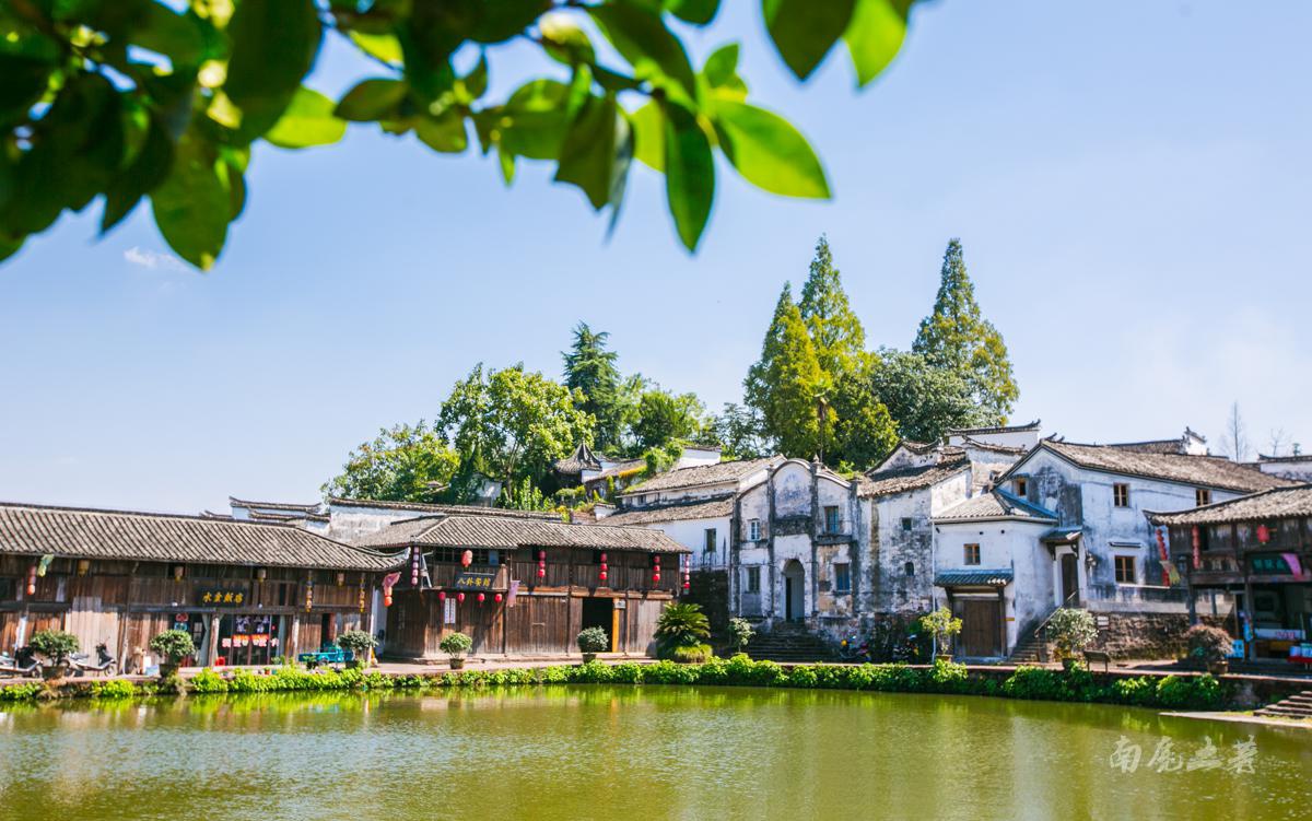诸葛亮山东人,在四川工作,后裔的最大聚居地为什么在浙江
