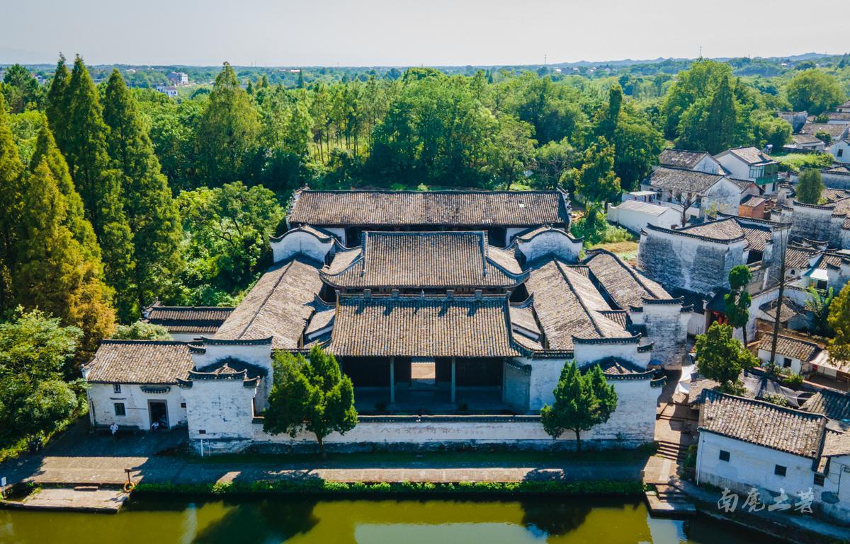 诸葛亮山东人,在四川工作,后裔的最大聚居地为什么在浙江