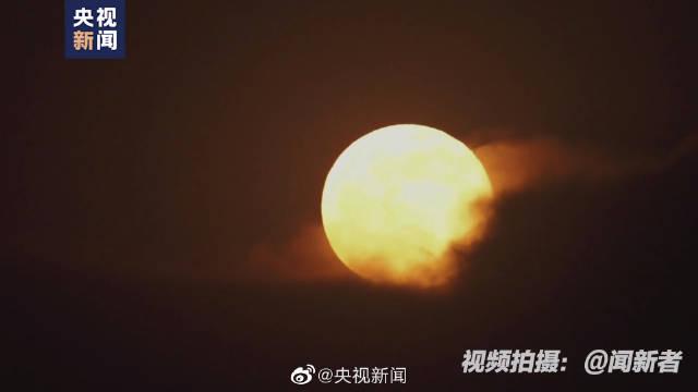 看超级月亮升空