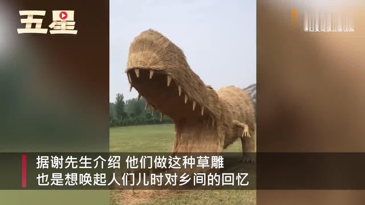 江苏男子用稻草打造大型雕塑