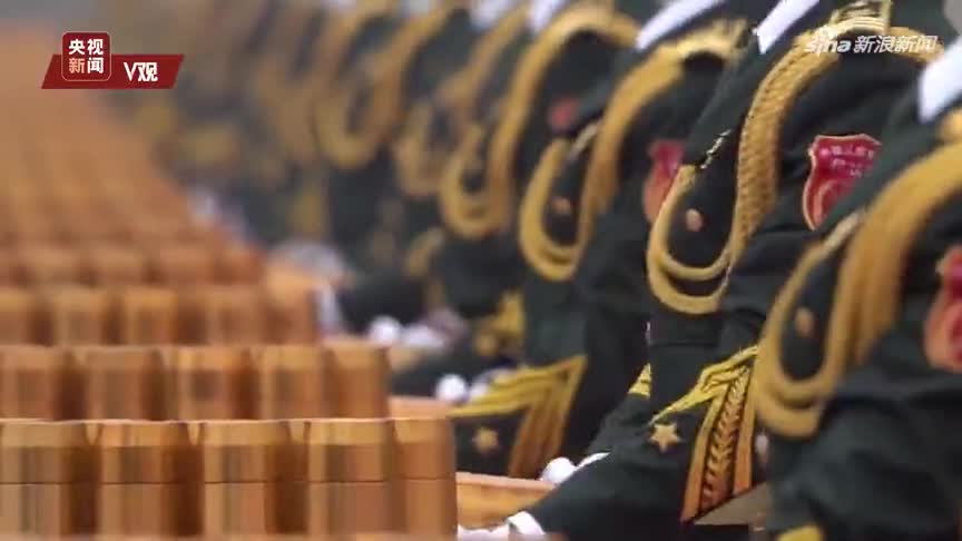 庆祝大会礼炮和气球 不简单